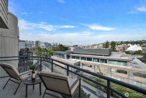 503-1550 Eastlake Ave E, Seattle, WA, 98102-3744 | Card Image