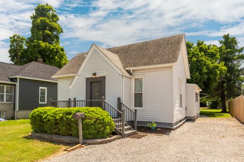 317 E Poplar St, Du Quoin, IL, 62832-2327 | Card Image
