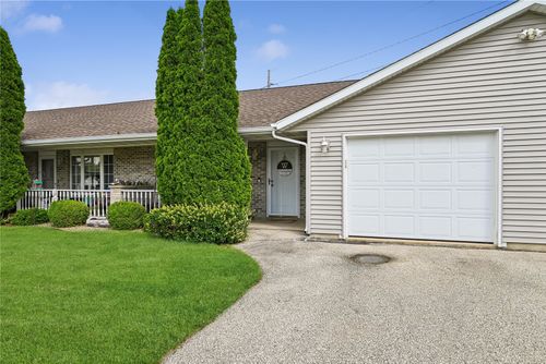 3-102 Richland Ave, Urbana, IA, 52345-8900 | Card Image