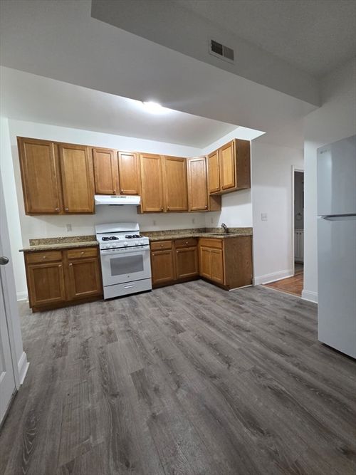 apt-2-136 Chestnut St, Chelsea, MA, 02150-3898 | Card Image