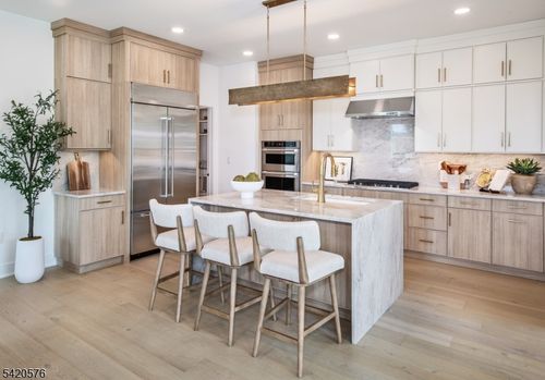 3 Blackmoor Ln, Randolph, NJ, 07869-1459 | Card Image