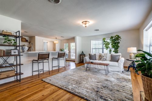 5415 Dartmouth Ave, River Oaks, TX, 76114-2062 | Card Image