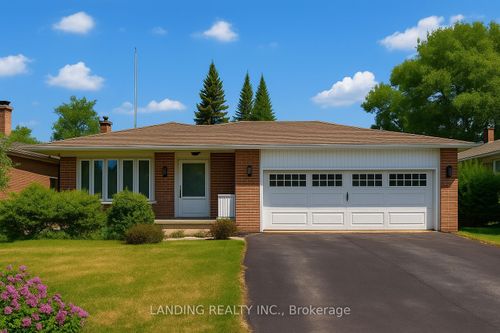 32 Lailey Cres, North York, ON, M2N4H1 | Card Image