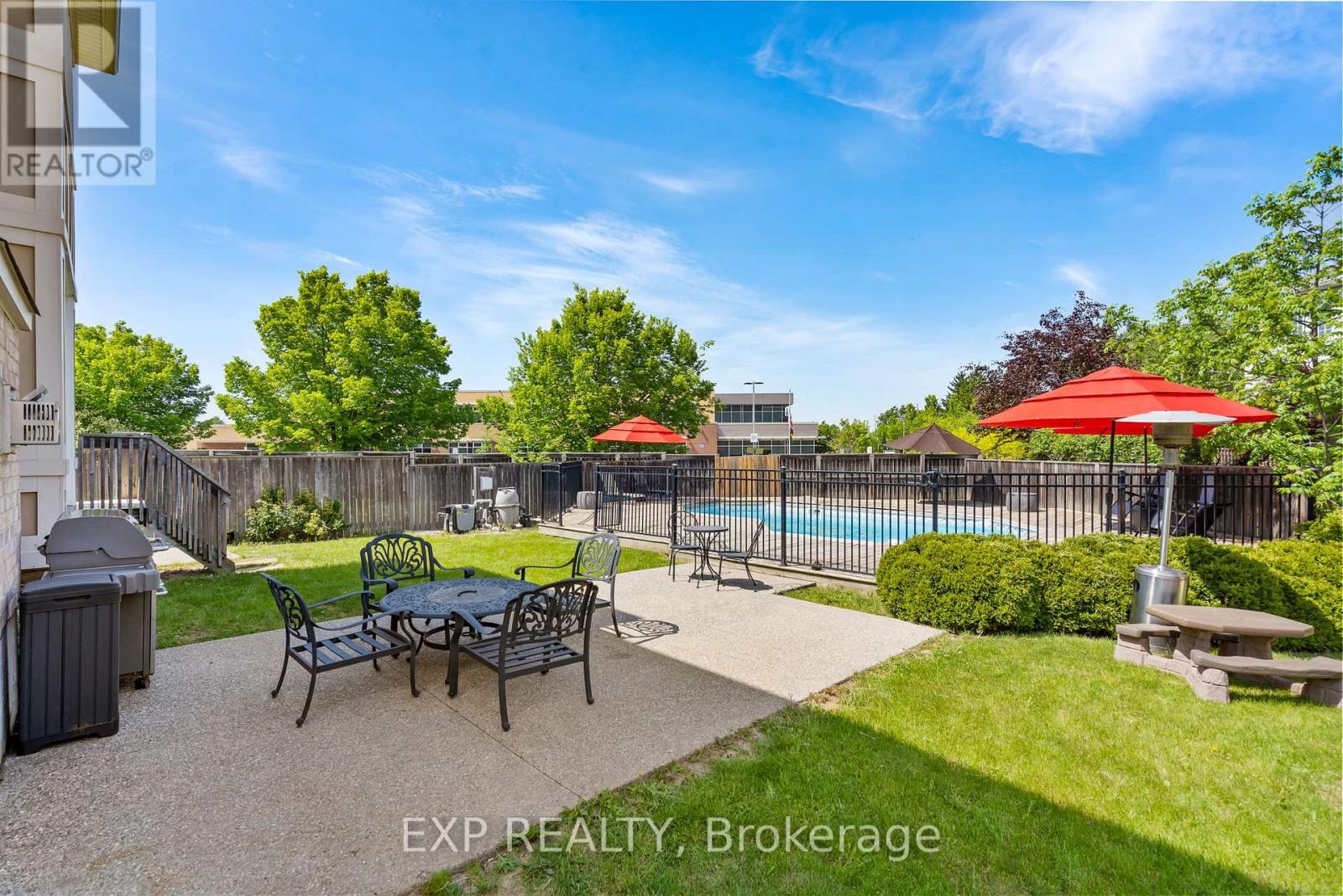 Residential in Hamilton (Meadowlands) 3