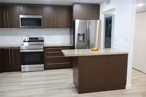 9-20441 Ne 30th Ave, Aventura, FL, 33180-1548 | Card Image