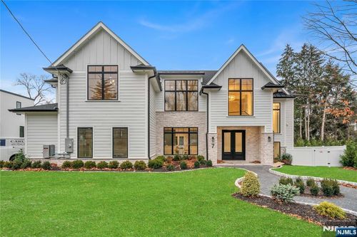 7 Central Ave, Demarest, NJ, 07627-1602 | Card Image