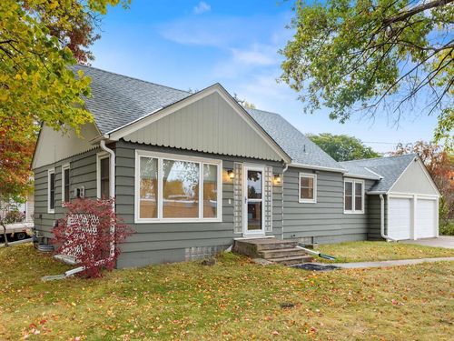 207 11th Ave Se, Forest Lake, MN, 55025-2679 | Card Image