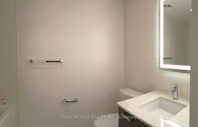 326 - 2301 Danforth Ave, Condo with 2 bedrooms, 1 bathrooms and 1 parking in Toronto ON | Image 23