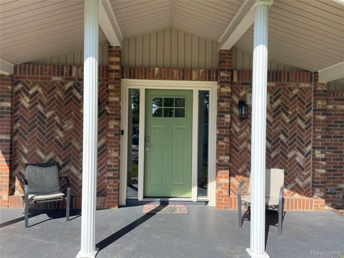 8981 Devon Dr, Shelby Township, MI, 48317-1436 | Card Image