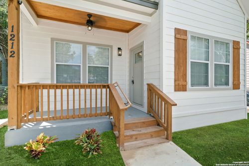 1212 Morales St, San Antonio, TX, 78207-2344 | Card Image