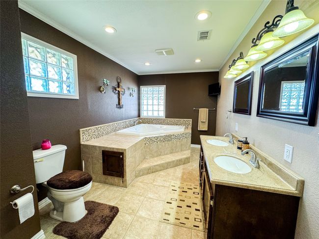 703 N Avenue L, House other with 4 bedrooms, 5 bathrooms and null parking in Haskell TX | Image 30