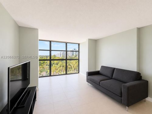 727-200 Leslie Dr, Hallandale Beach, FL, 33009-7317 | Card Image