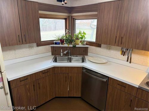 1802 N Elba Rd, Lapeer, MI, 48446-8011 | Card Image