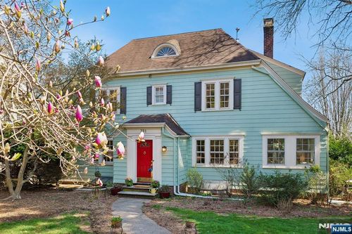 391 Up Mountain Avenue, Montclair, NJ, 07043 | Card Image