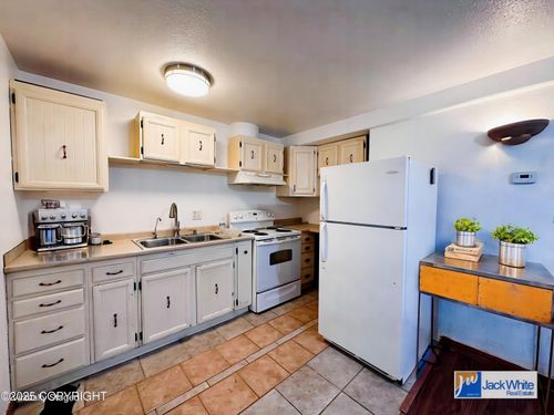 unit-2-2610 W 30th Ave, Anchorage, AK, 99517-1872 | Card Image