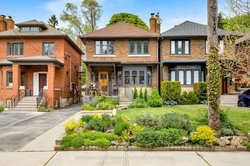 10 Valleyview Gdns, York, ON, M6S2B6 | Card Image
