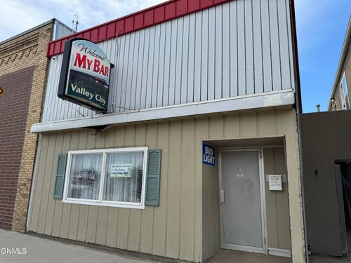240 E Main St, Valley City, ND, 58072-3452 | Card Image