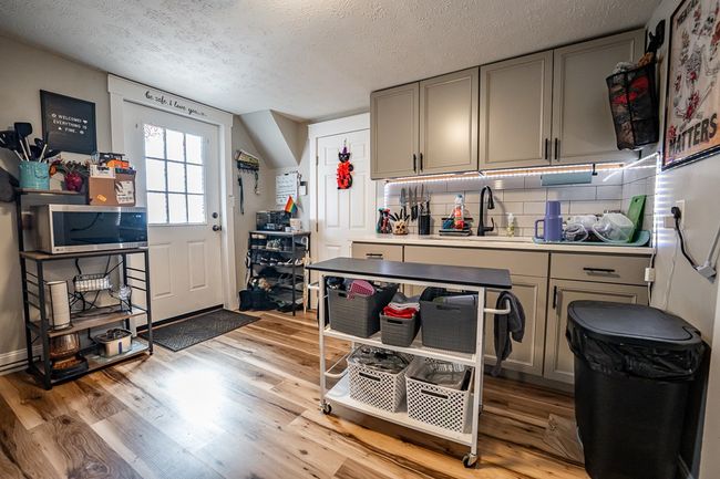 351 Barnes Ave, Home with 3 bedrooms, 2 bathrooms and null parking in Circleville OH | Image 4