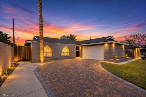 4516 E Flamingo Rd, Las Vegas, NV, 89121-4750 | Card Image