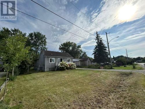 377 Walter Dr, Keswick, ON, L4P3A8 | Card Image