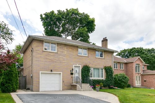 11 Urbandale Ave, North York, ON, M2M2G9 | Card Image