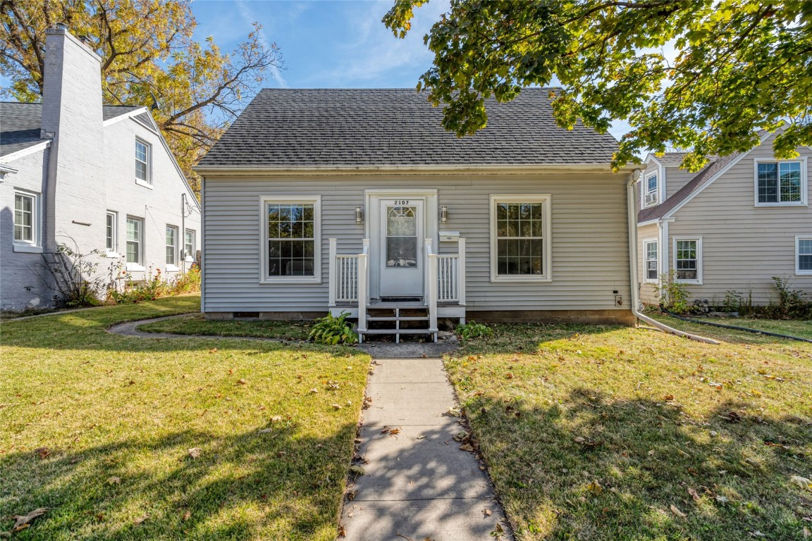 2107 E Avenue Ne, For Sale in Cedar Rapids Zoocasa