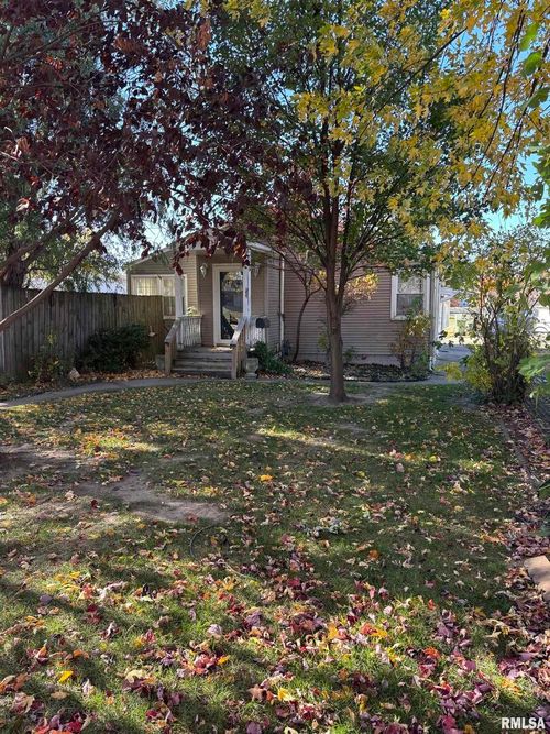 2362 Barker St, Clinton, IA, 52732-6955 | Card Image