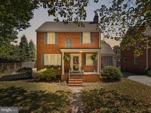 2323 N Burlington St, ARLINGTON, VA, 22207-2520 | Card Image