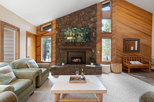 8-Livingroom-Fireplace-JustinEwing_R12 | Image 8