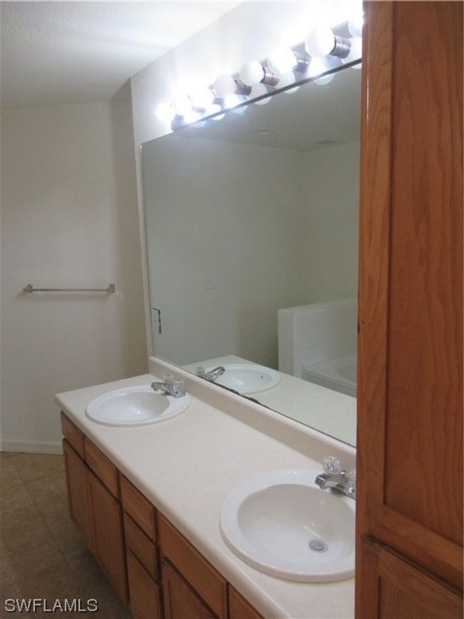APT-818 - 7950 Preserve Cir, Condo with 2 bedrooms, 2 bathrooms and null parking in NAPLES FL | Image 7