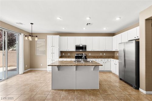 953 Noah Valley St, Henderson, NV, 89052-5066 | Card Image