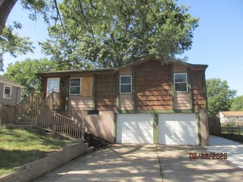 658 N Mohican Dr, Independence, MO, 64056-2128 | Card Image