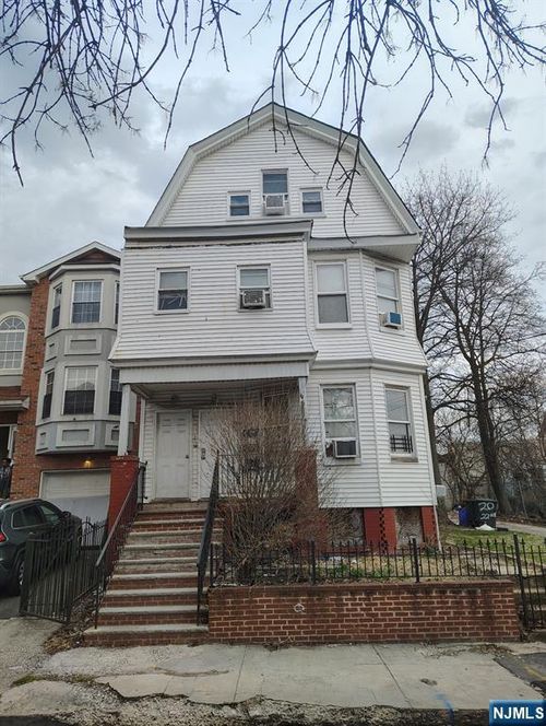 20 22nd St, Irvington, NJ, 07111-3618 | Card Image