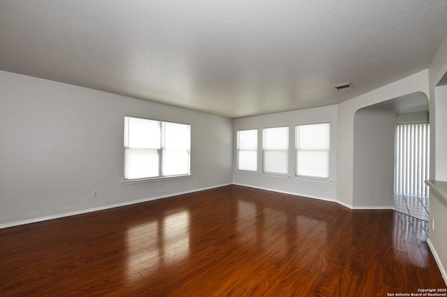 9042 Twinceek Farm, House other with 3 bedrooms, 3 bathrooms and null parking in Converse TX | Image 10