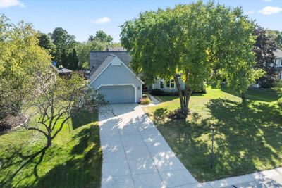 N28W22311 Foxwood Lane, House other with 3 bedrooms, 2 bathrooms and null parking in PEWAUKEE WI | Image 1