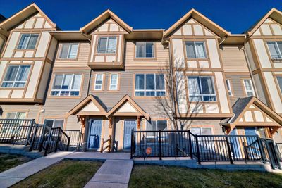 940 Sherwood Blvd Nw, Townhouse with 3 bedrooms, 2 bathrooms and 1 parking in Calgary AB | Image 1