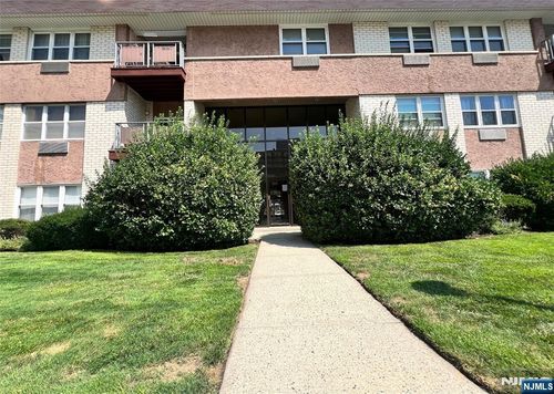 1111 River Rd, Edgewater, NJ, 07020-1335 | Card Image