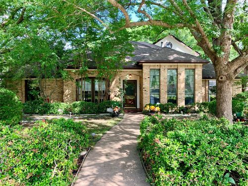 2104 Chestnut Hill Ln, Richardson, TX, 75082-4818 | Card Image