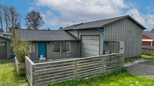 207 5th St Ne, Long Beach, WA, 98631-2645 | Card Image