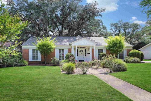 135 Highpoint Dr, Gulf Breeze, FL, 32561-4015 | Card Image