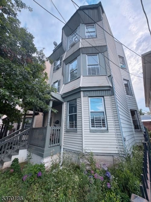 86 N 11th St, Newark, NJ, 07107-2176 | Card Image
