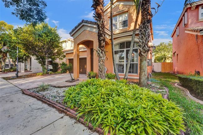 5223 Sw 155 Th Way, House other with 3 bedrooms, 3 bathrooms and null parking in Miramar FL | Image 5
