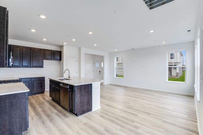 694 Cassia Ct, Townhouse with 3 bedrooms, 3 bathrooms and 2 parking in Crystal Lake IL | Image 7