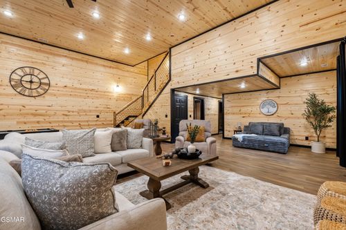 2881 Caughron Mountain Rd, Sevierville, TN, 37876-6355 | Card Image