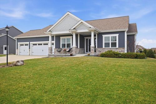 W136N6171 Weyer Farm Dr, Menomonee Falls, WI, 53051-3010 | Card Image