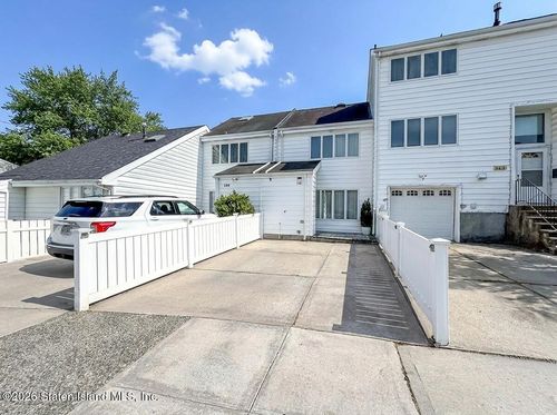 141 Hampton Grn, Staten Island, NY, 10312-1716 | Card Image