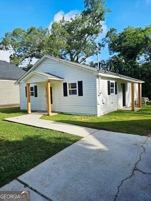 325 W Quilly St, Griffin, GA, 30223-2932 | Card Image