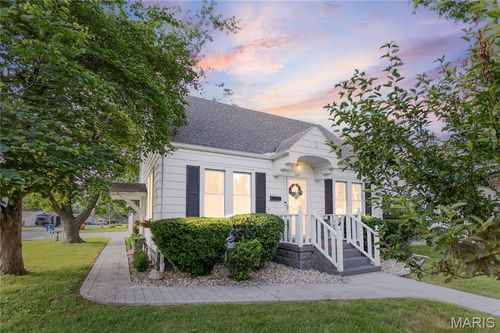 709 W Spruce St, Jerseyville, IL, 62052-1432 | Card Image