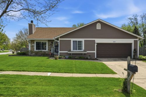 2S631 Angeline Ct, Warrenville, IL, 60555-1301 | Card Image