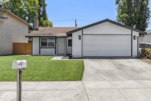 32555 Lake Bridgeport St, Fremont, CA, 94555-1033 | Card Image